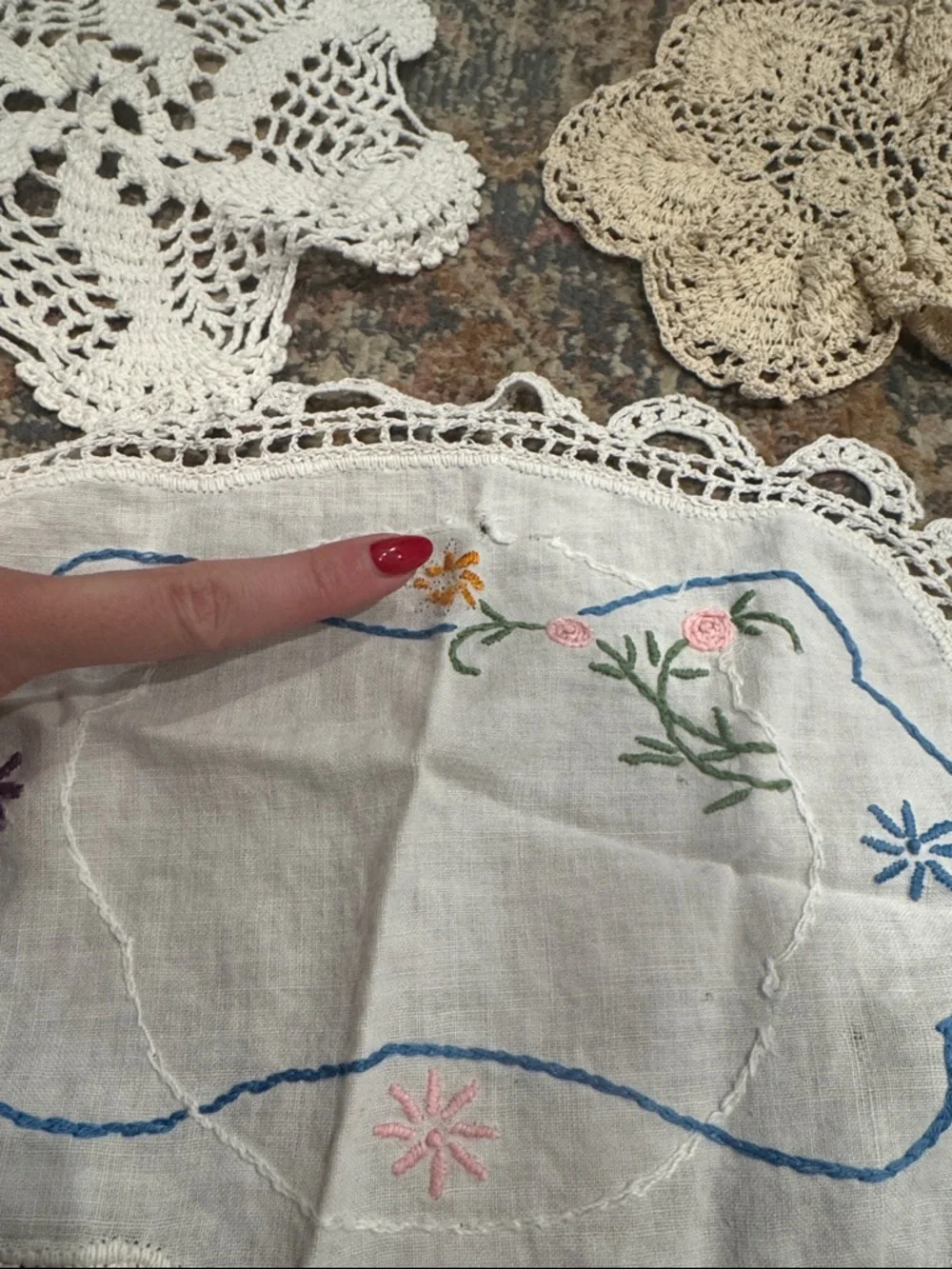 Set of 4 Vintage Lace Crochet Dollies, White / Cream / Tan, Floral Pattern